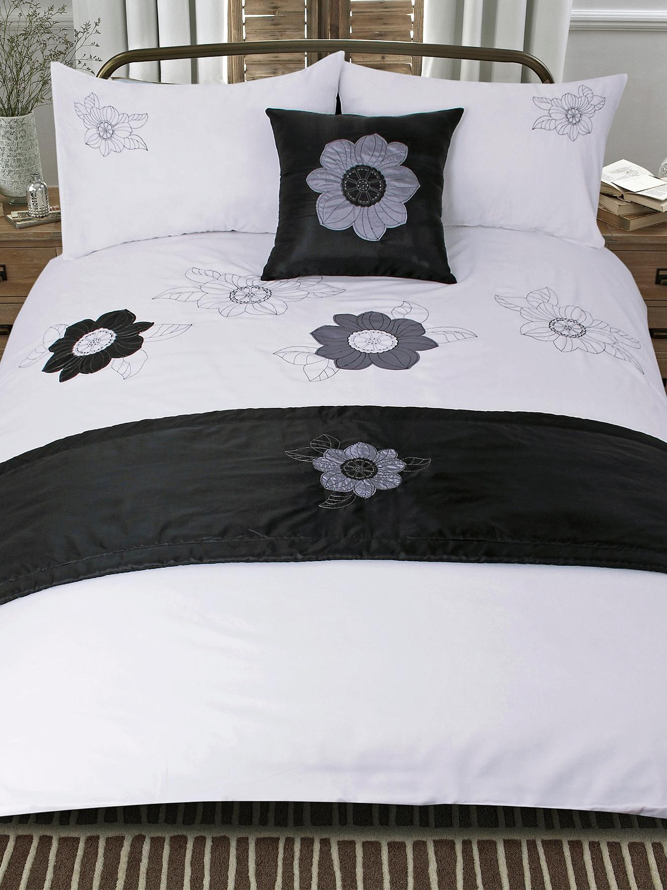 Floral Applique Bed in a Bag, Black Floral Applique Bed in a Bag, Black