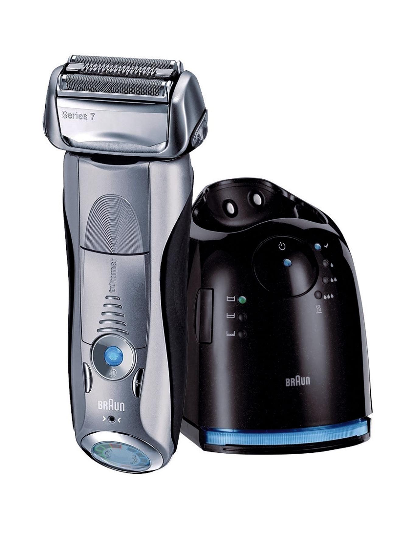 799WD Wet and Dry Shaver & FREE Lynx Gift Set* 799WD Wet and Dry Shaver & FREE Lynx Gift Set*