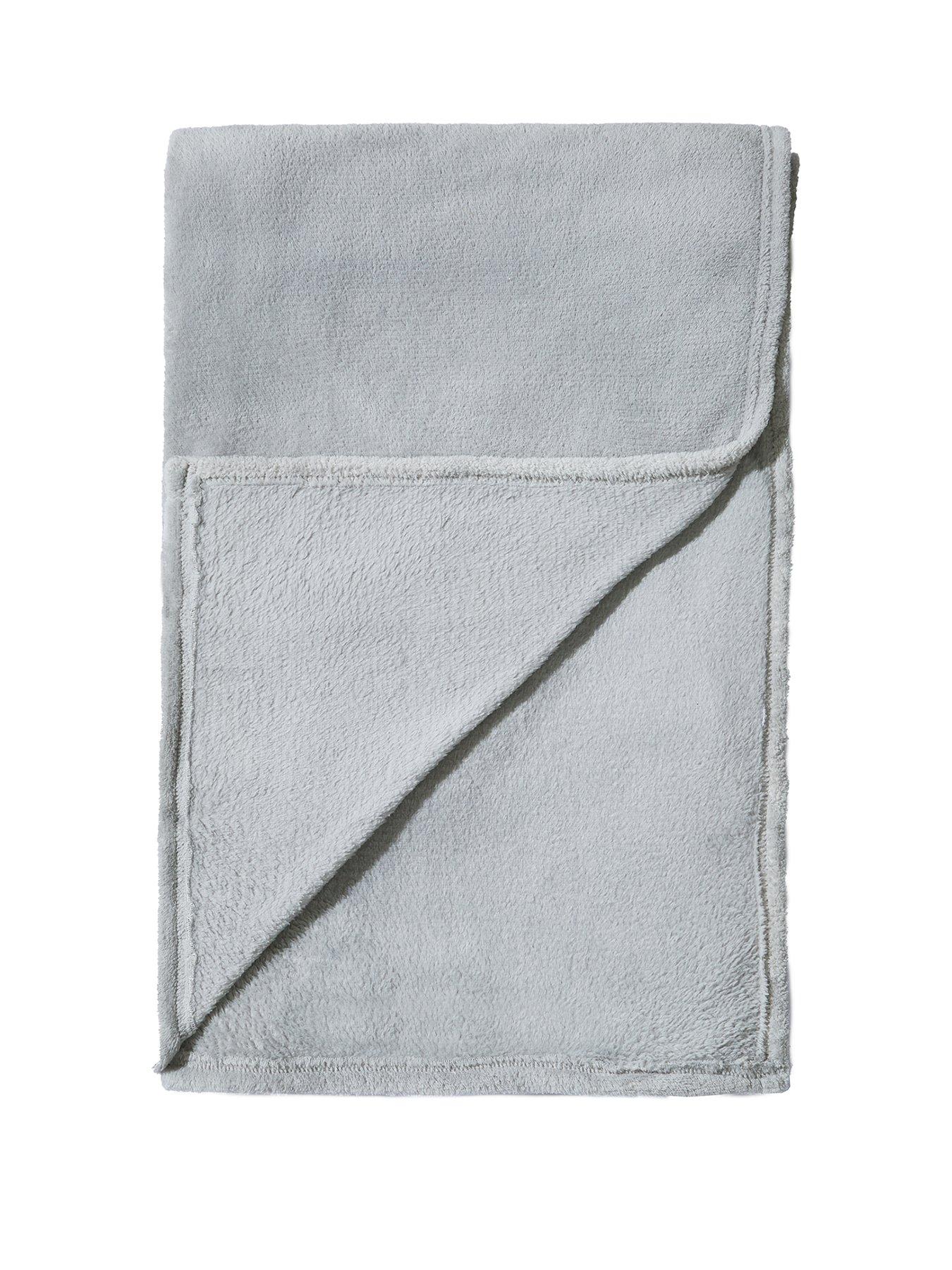 very-home-jumbo-fleece-throw-black