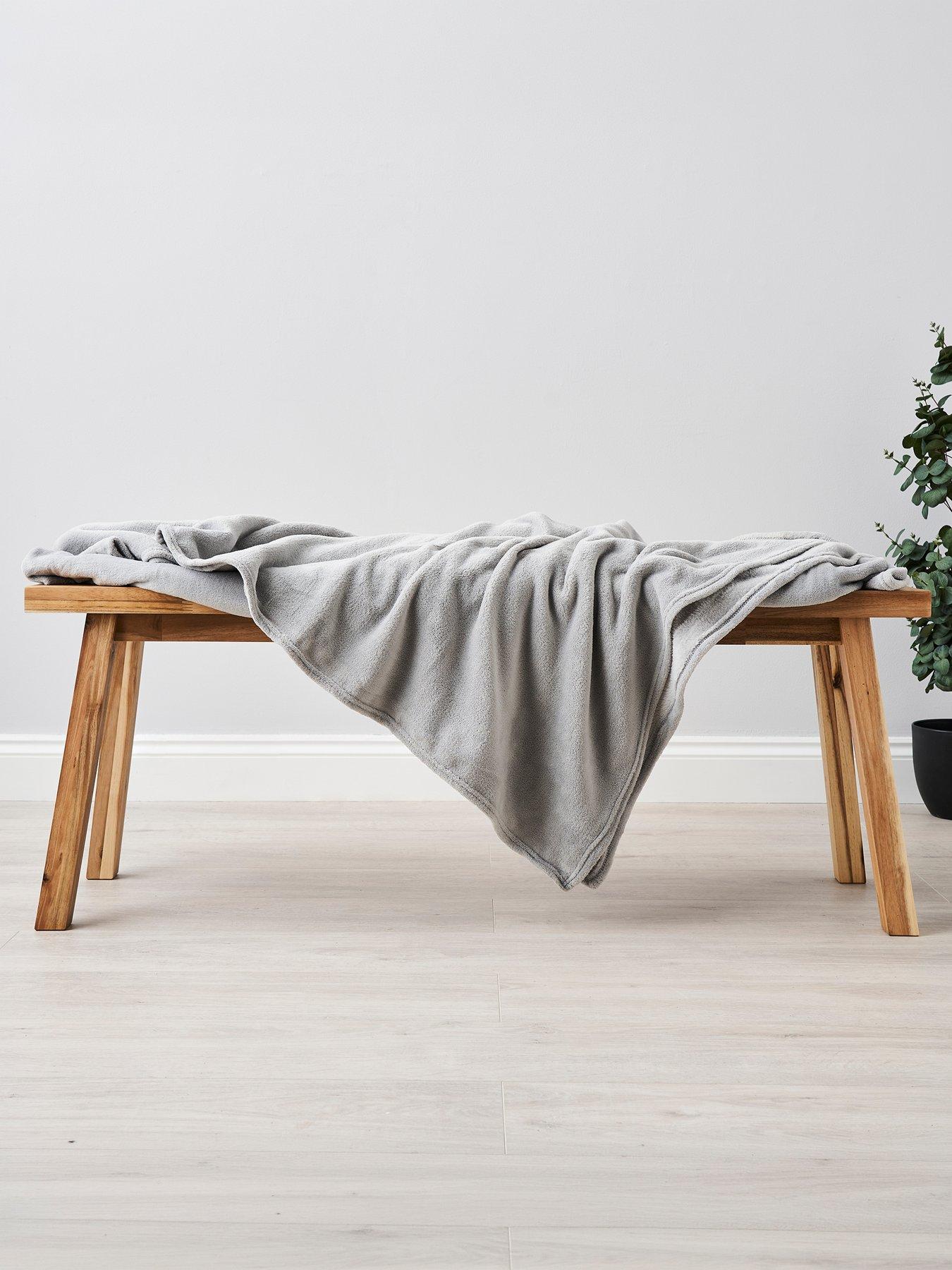 The Very Collection Jumbo Fleece Throw - Black