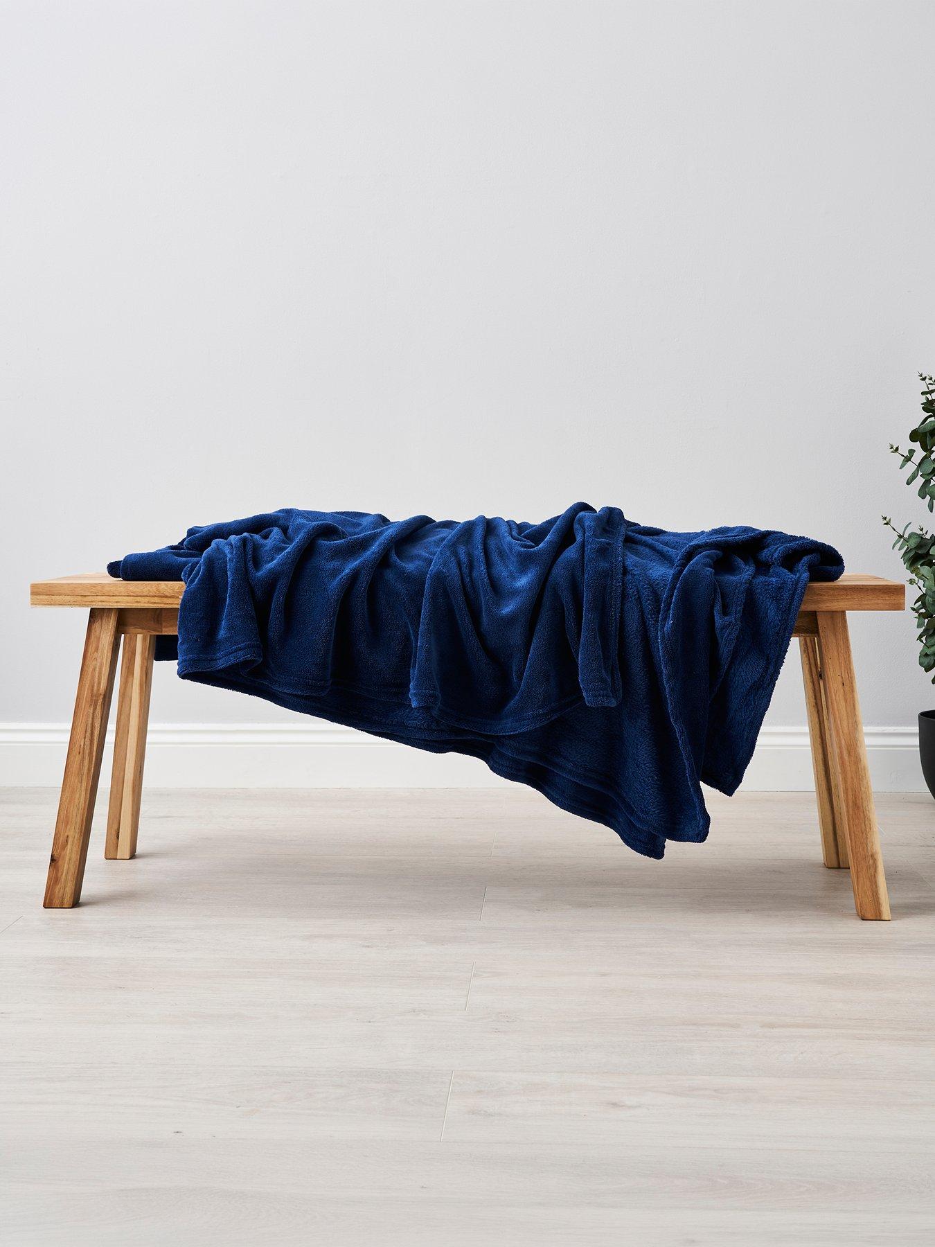 The Very Collection Jumbo Fleece Throw - Black