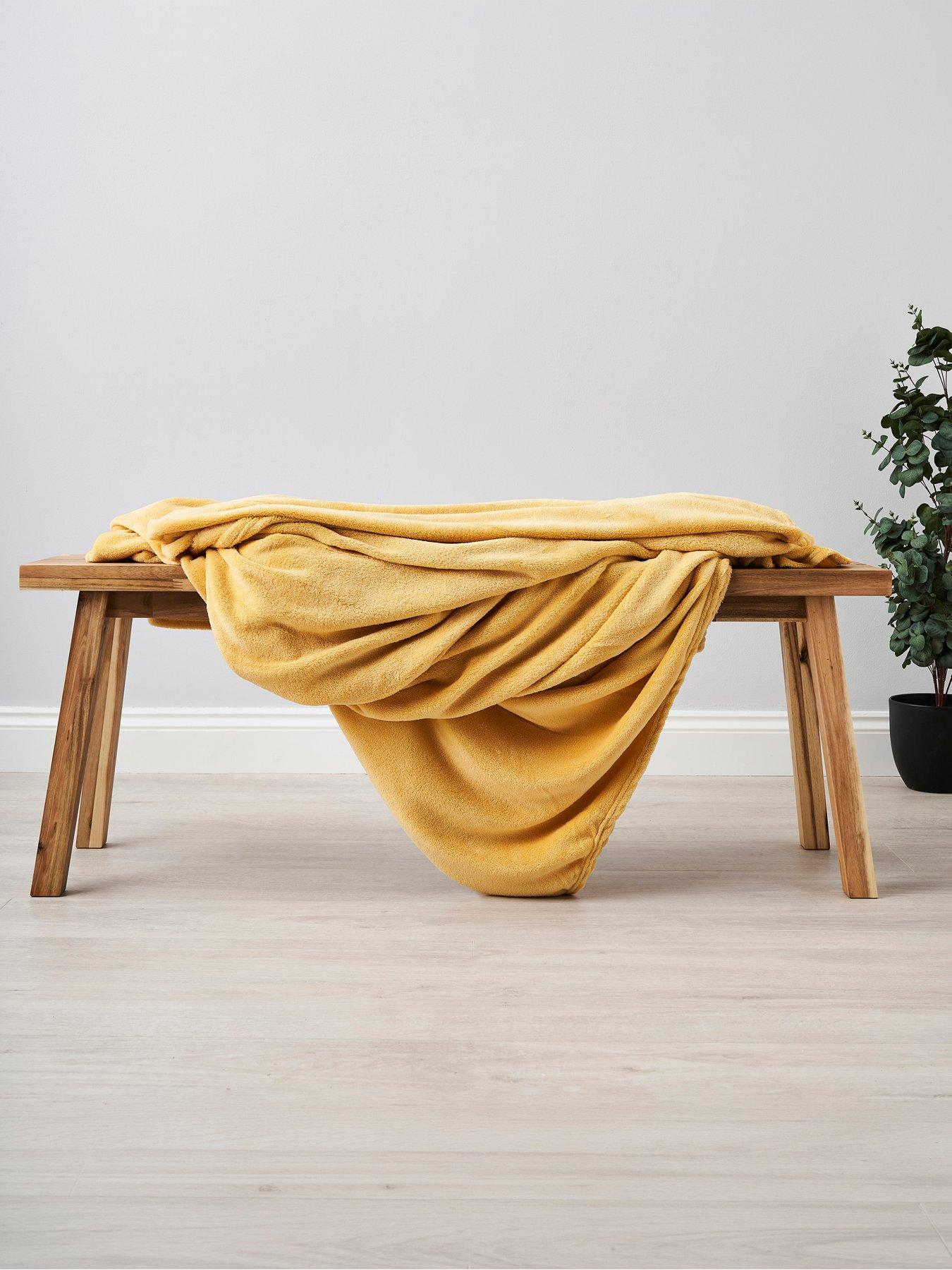 The Very Collection Jumbo Fleece Throw - Black