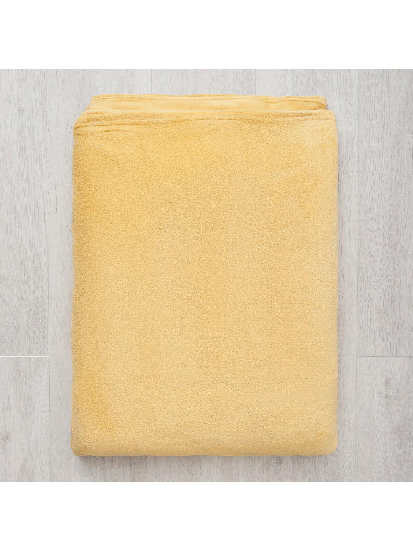 Image 4 of 4 of The Very Collection Jumbo Fleece Throw - Black