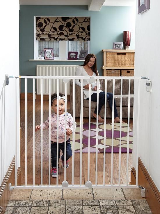 back image of safety-1st-wall-fix-extending-metal-safety-baby-gate