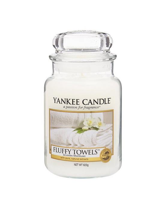 front image of yankee-candle-large-jar-fluffy-towels
