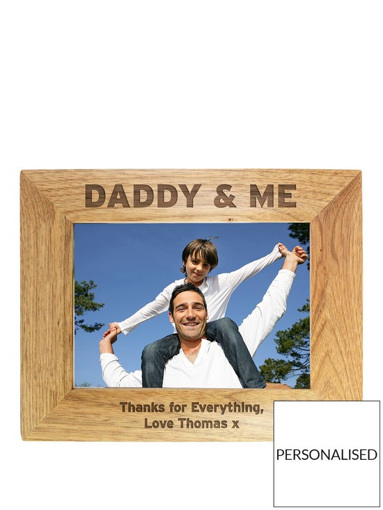 front image of the-personalised-memento-company-personalised-daddy-amp-me-wooden-photo-frame