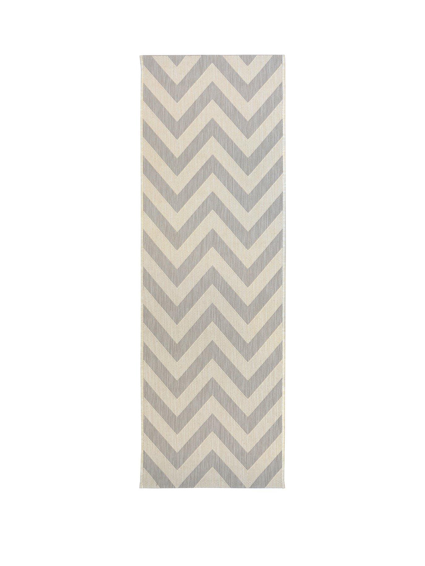 everyday-chevron-indooroutdoor-flatweave-runner-blackwhite