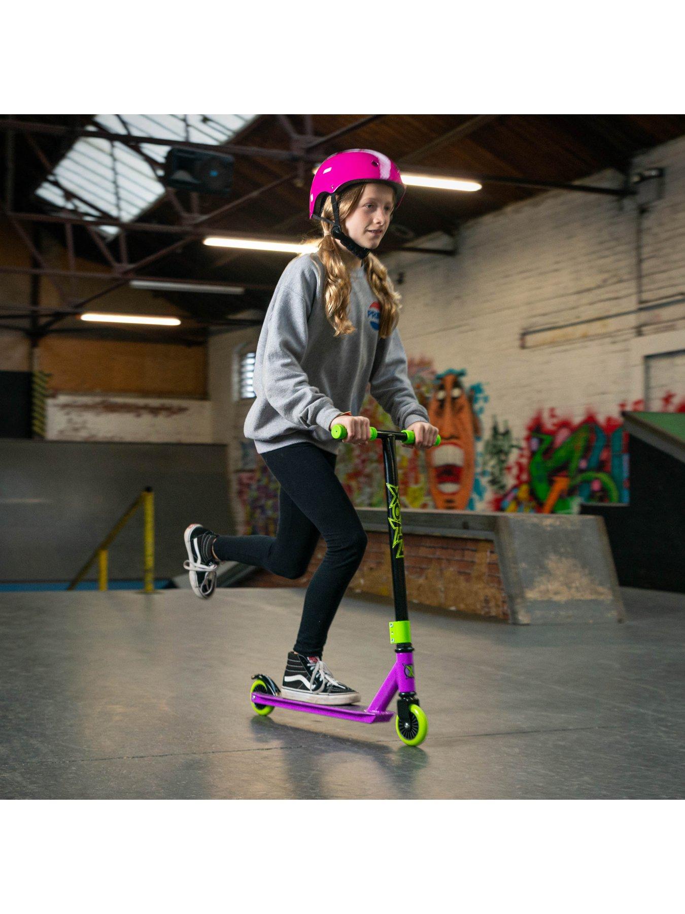 Image 3 of 7 of XOOTZ Toxic T-Bar Stunt Scooter Purple &amp; Green