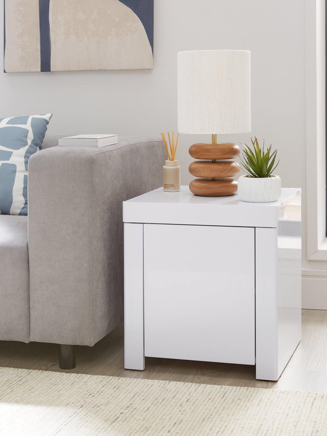 front image of the-very-collection-atlantic-gloss-lamp-table