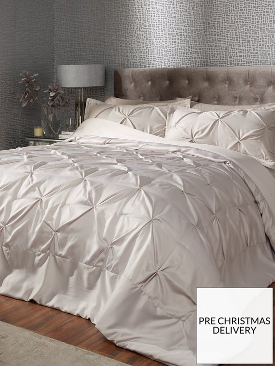 front image of luxe-collection-florence-bedspread-and-pillow-sham-set-natural