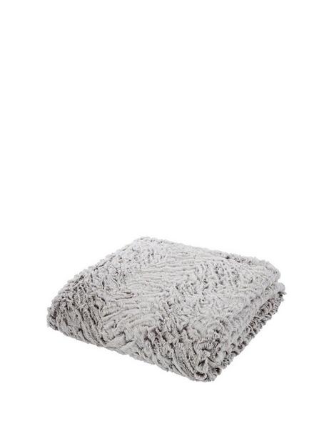 catherine-lansfield-faux-fur-wolf-throw