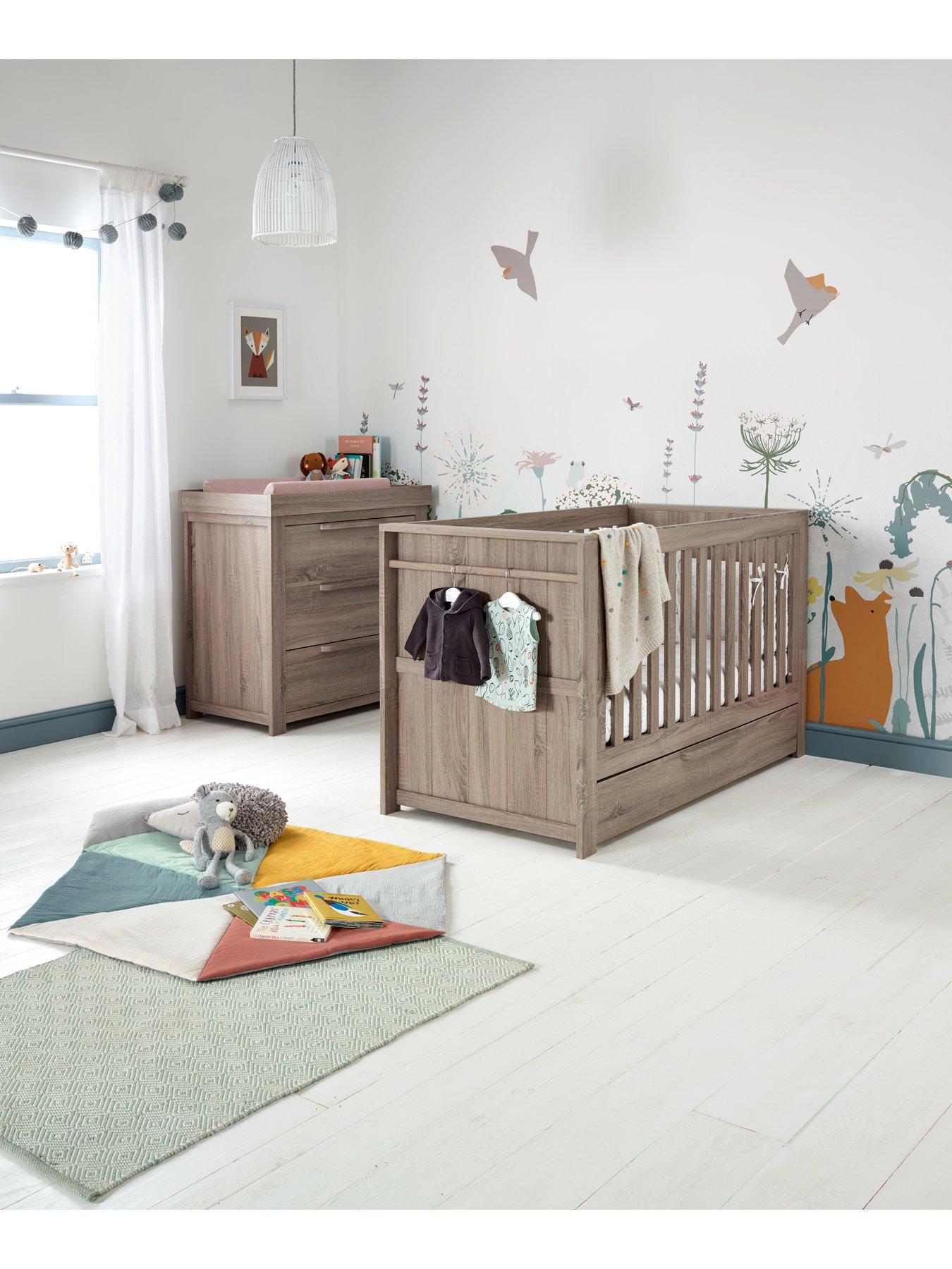  image of mamas-papas-franklin-cot-bed-and-dresser-changer