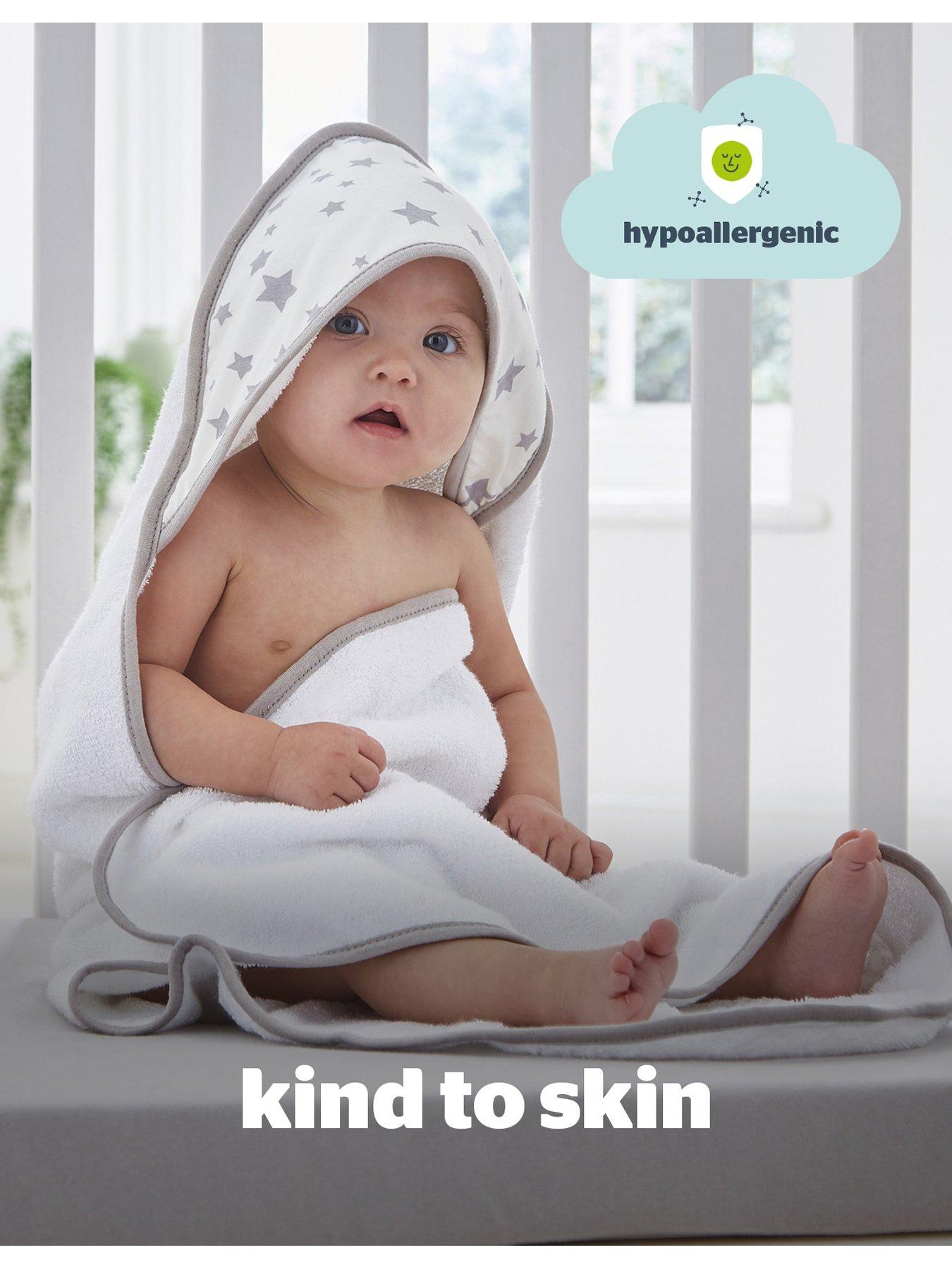  image of silentnight-safe-nights-bamboo-hooded-towel-star-print