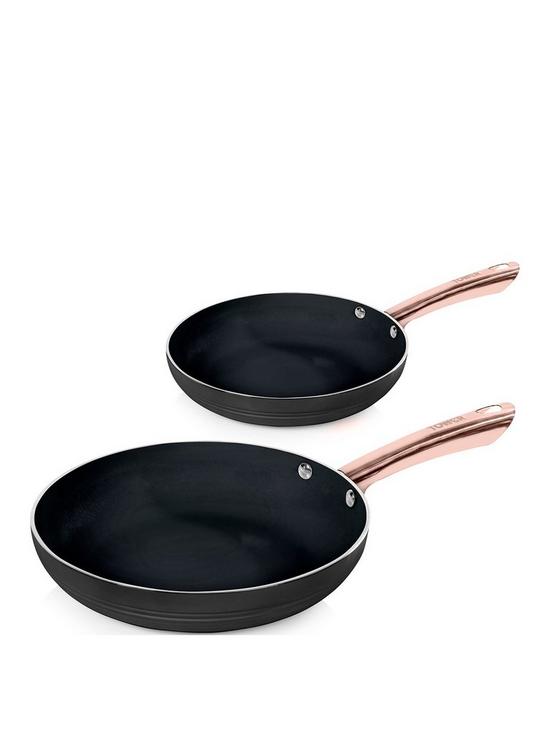 front image of tower-linear-rose-gold-set-of-2-frying-pans-in-black