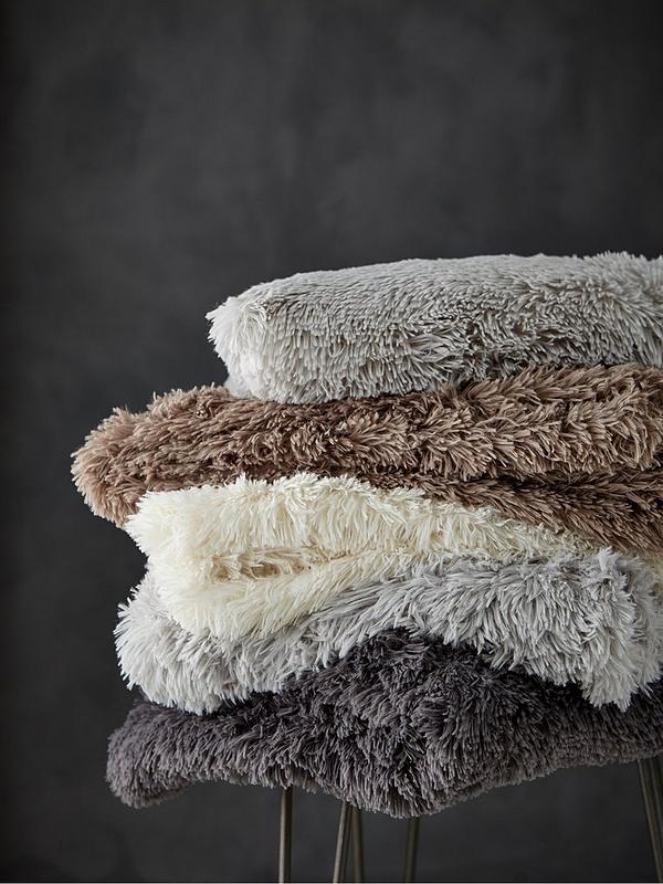 Super Soft Cuddly Throw by Catherine Lansfield 