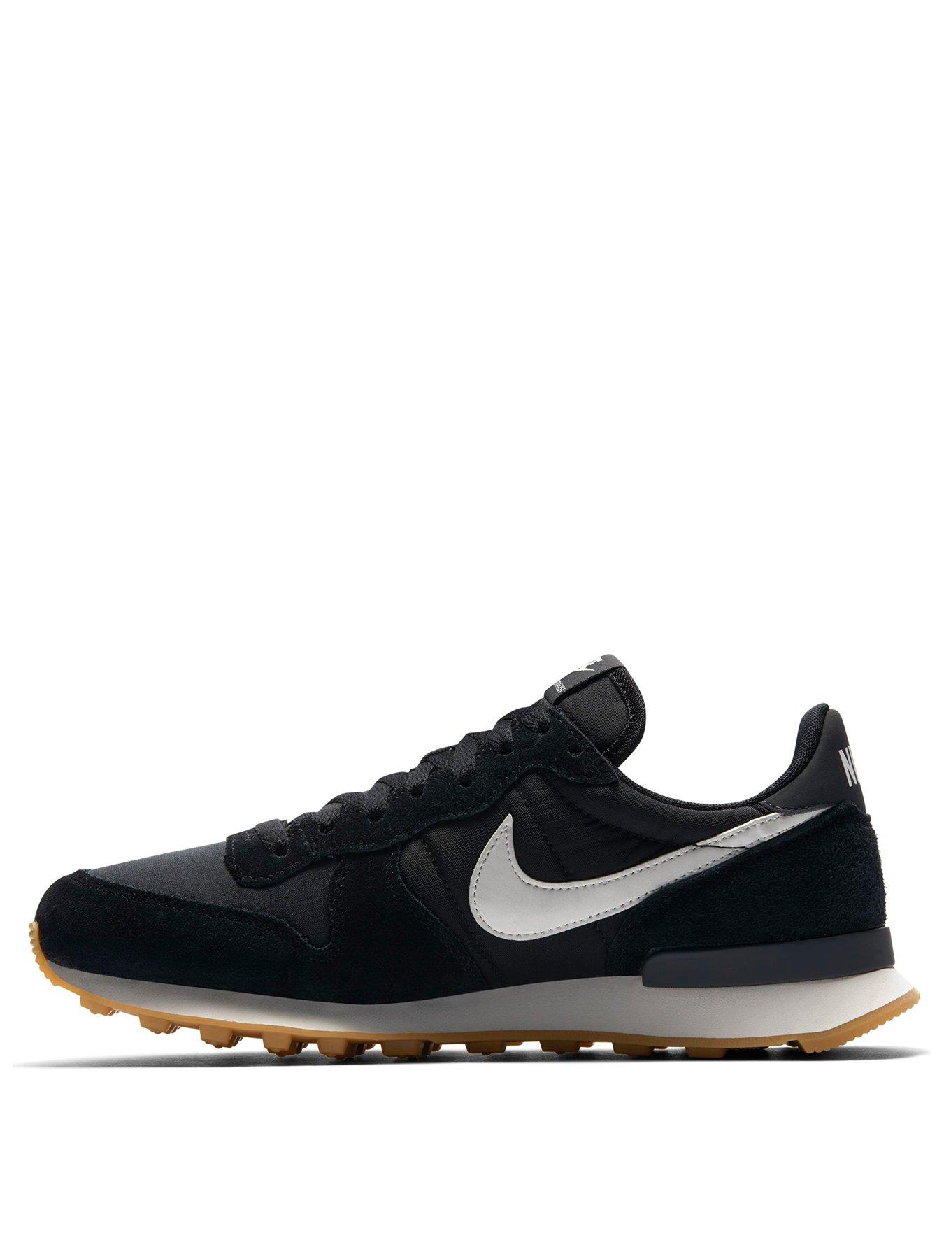 sports direct nike internationalist