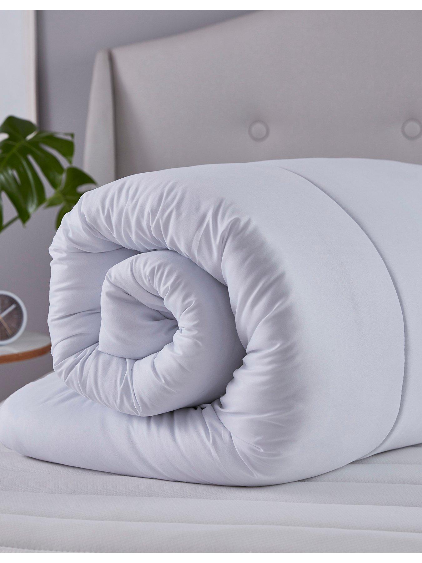 Image 3 of 3 of Silentnight Anti Allergy, Anti Bacterial 10.5 Tog Duvet - White