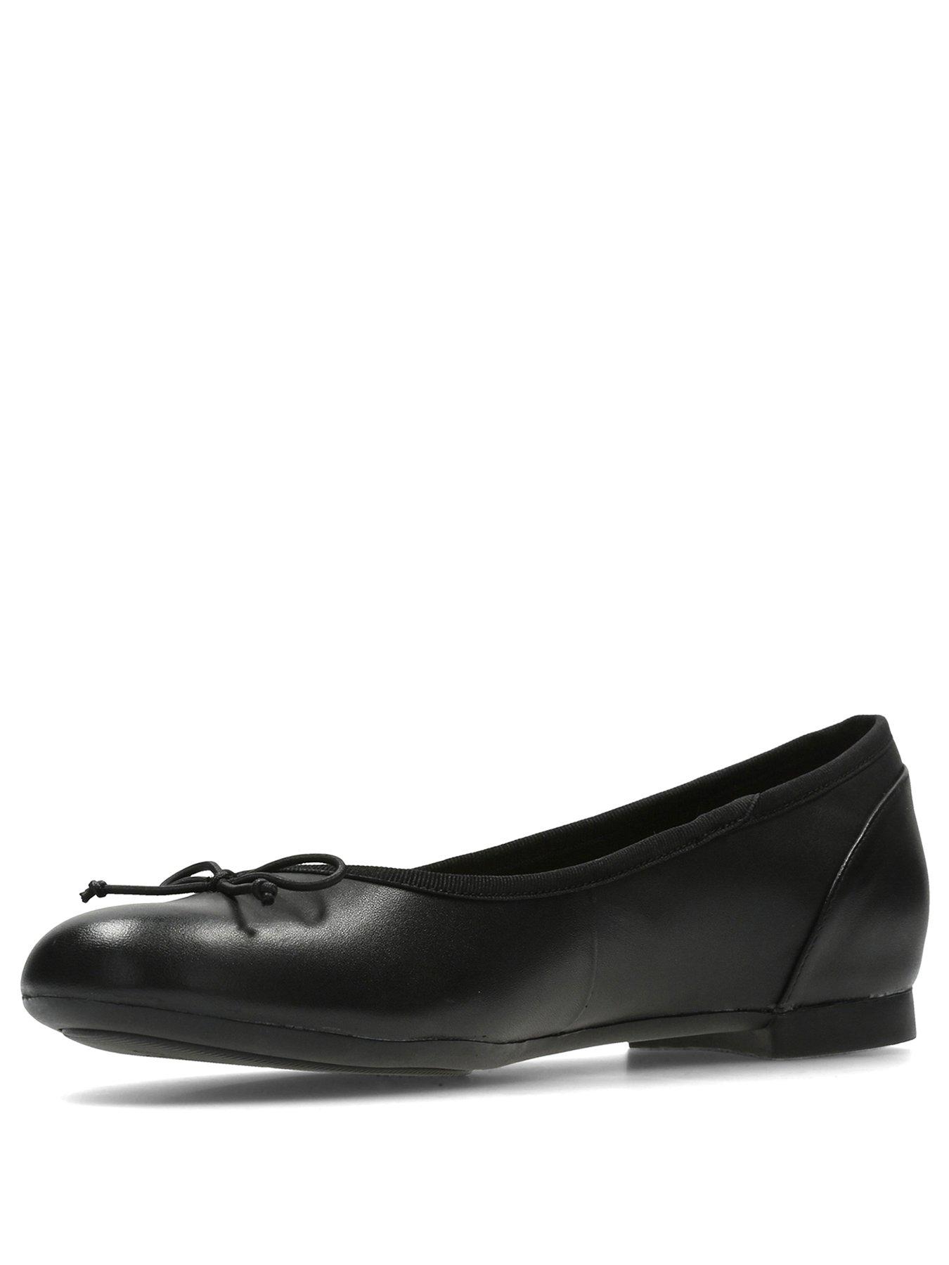 clarks wide fitting shoes ladies