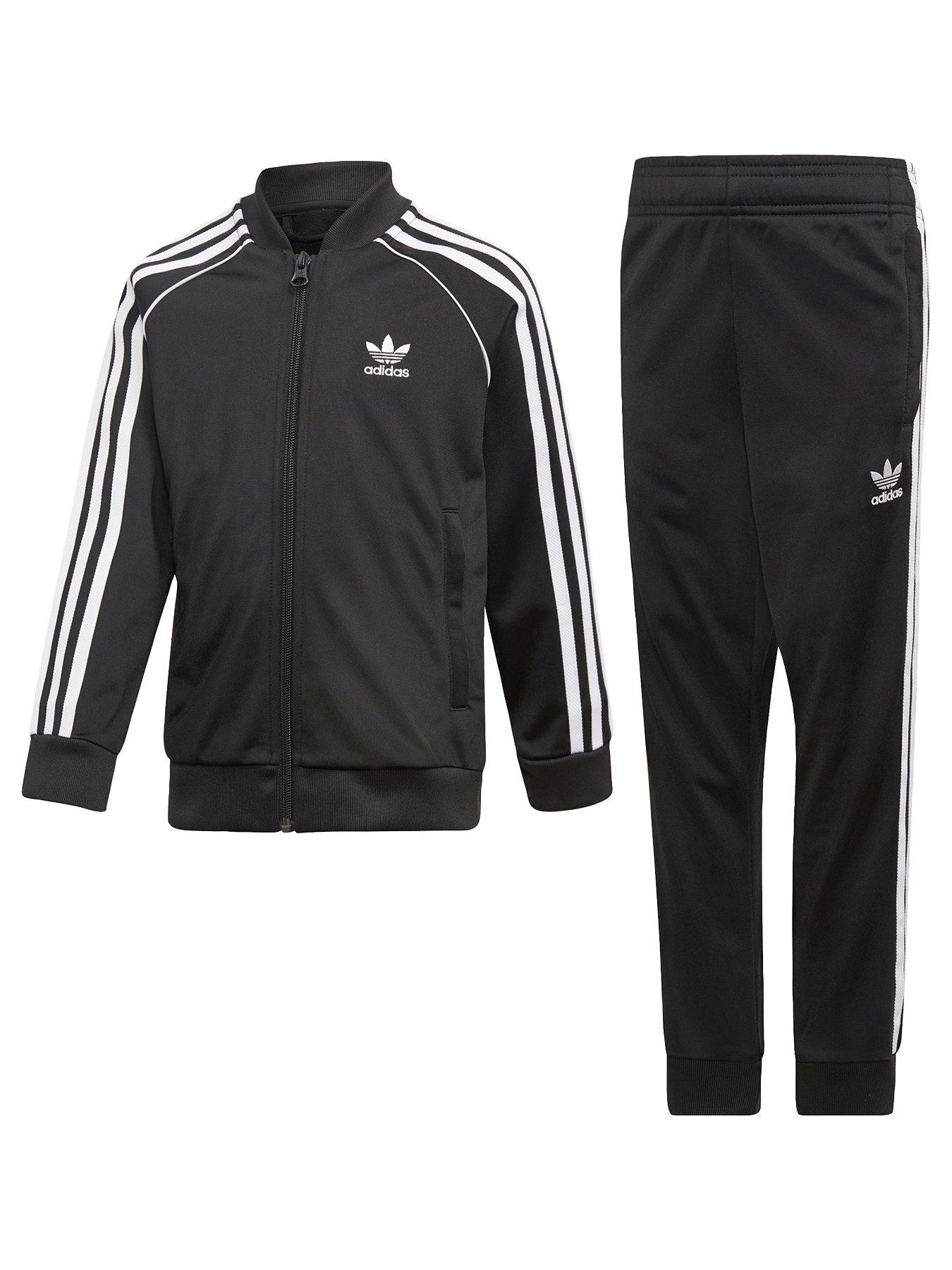 suit with adidas superstar