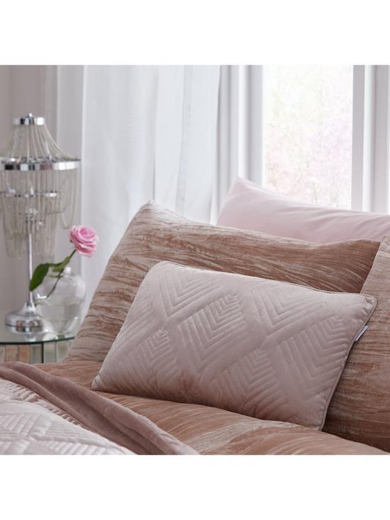 front image of michelle-keegan-home-pink-velvet-cushion