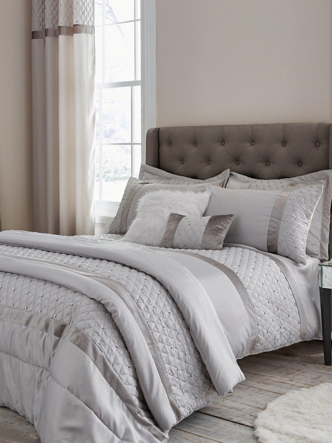 Catherine Lansfield Sequin Cluster Bedspread Throw - Silver