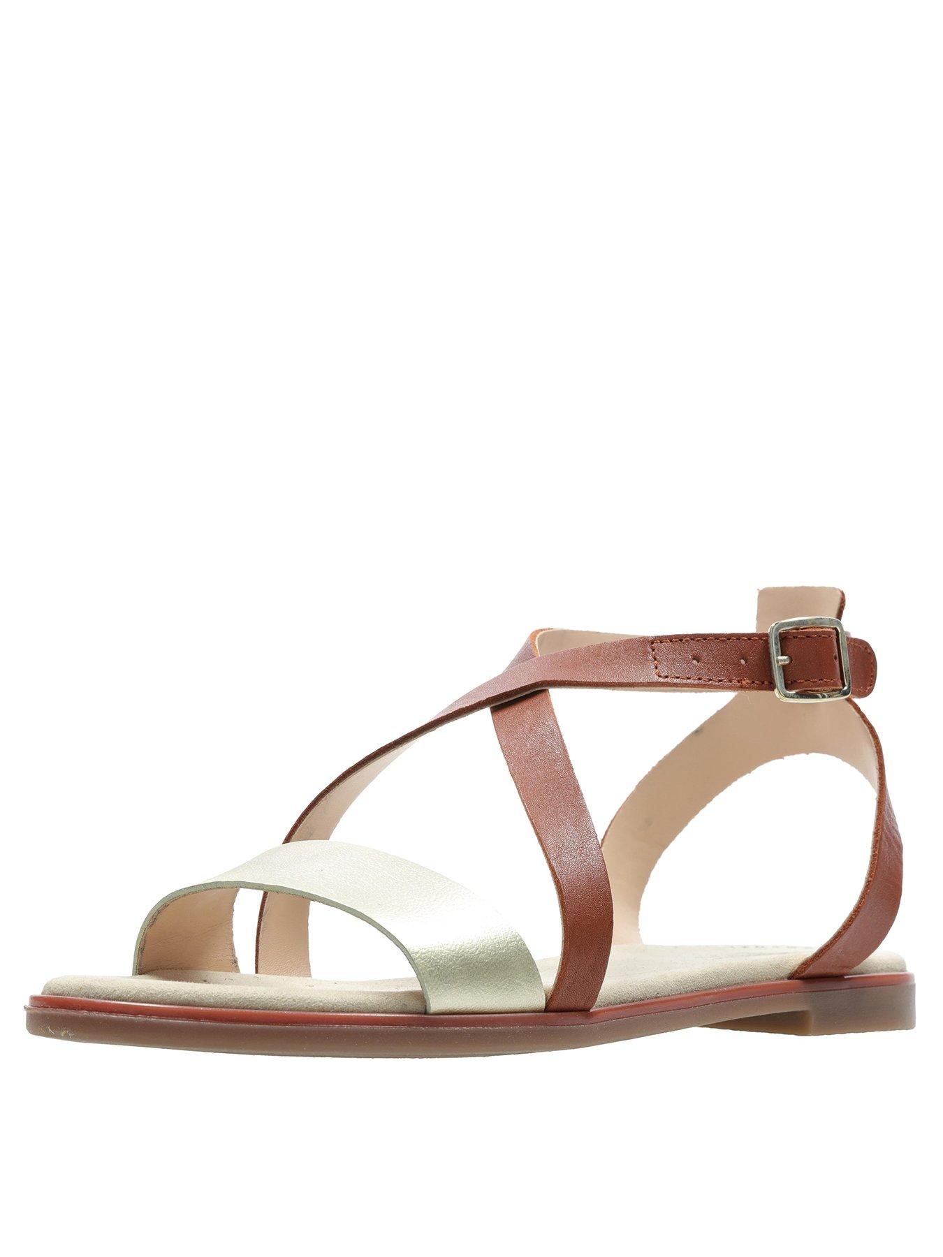 clarks sandals the bay