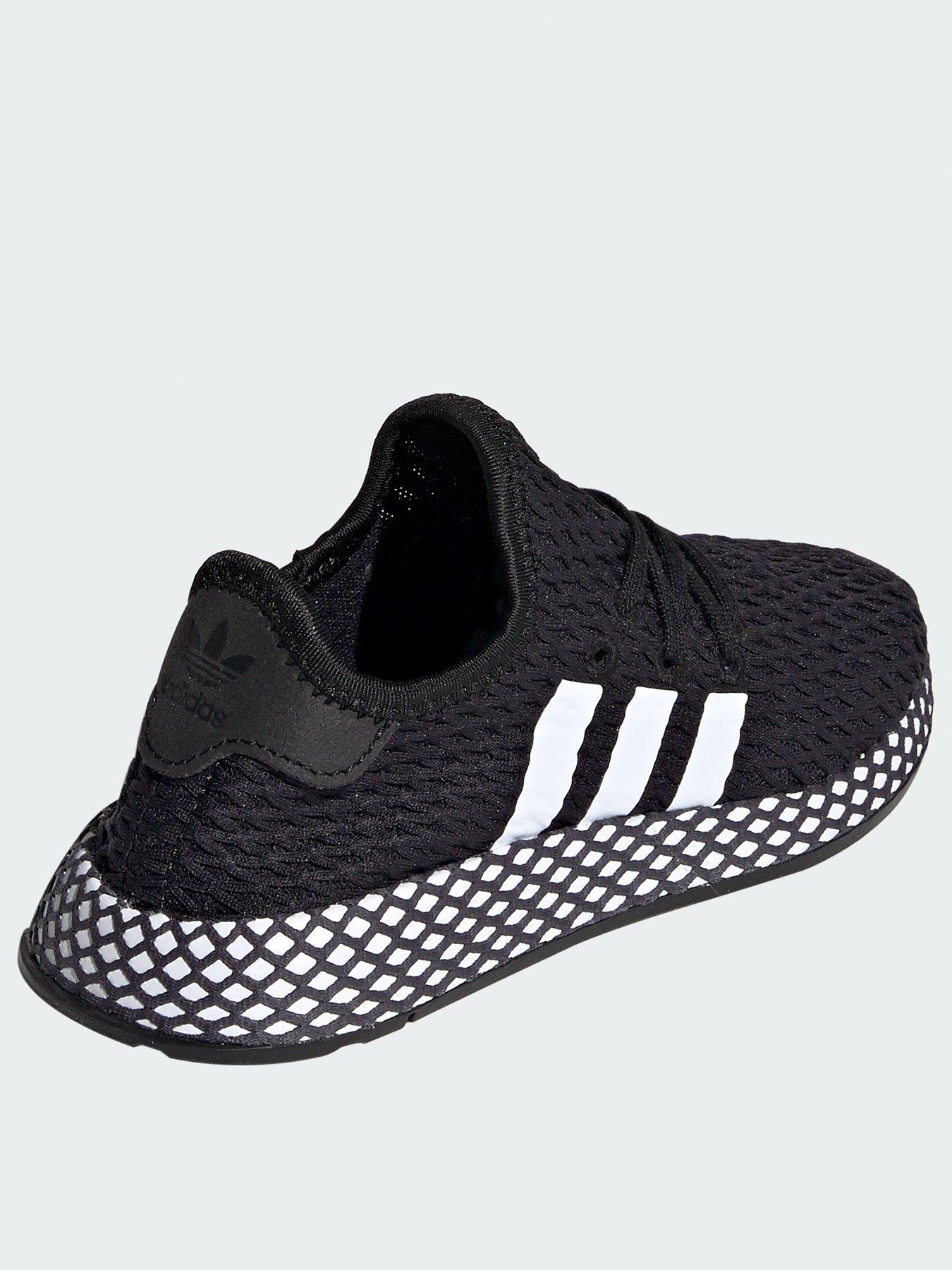 black deerupt trainers