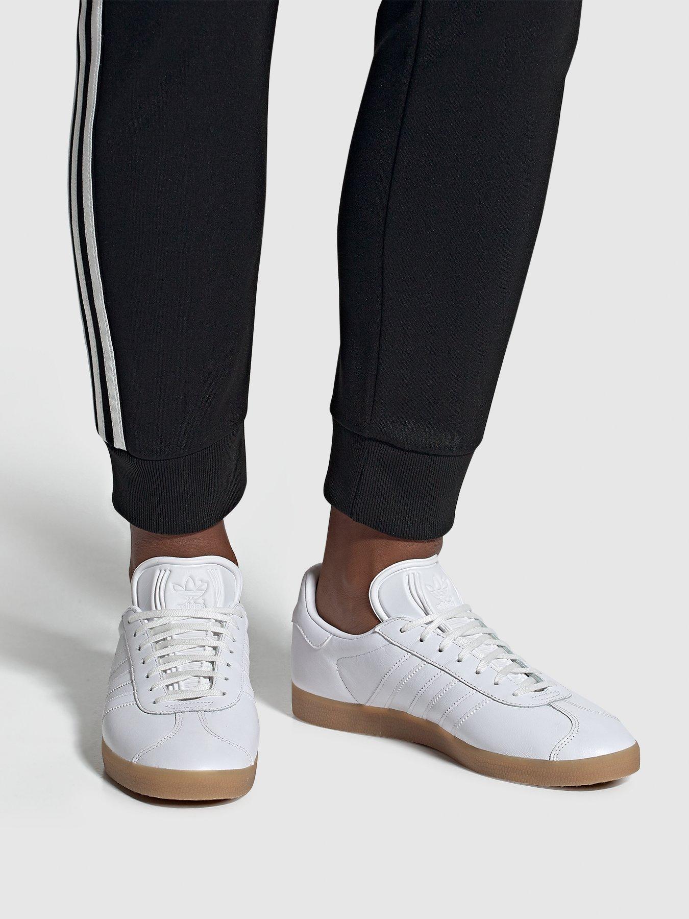 white and gum gazelles