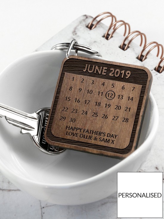 stillFront image of treat-republic-personalised-a-day-to-remember-wooden-keyring