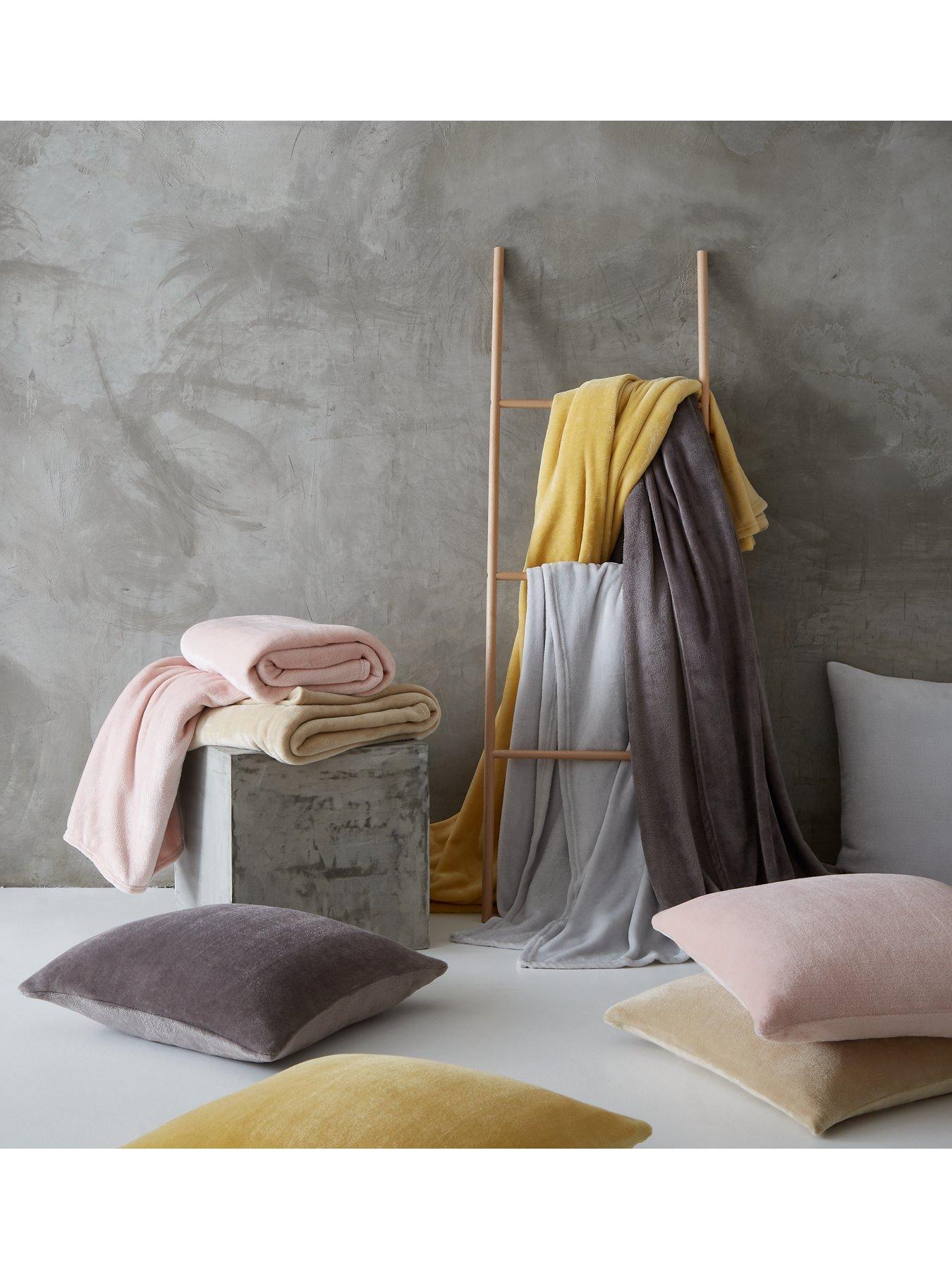 Image 1 of 4 of Catherine Lansfield Raschel Extra Large Throw