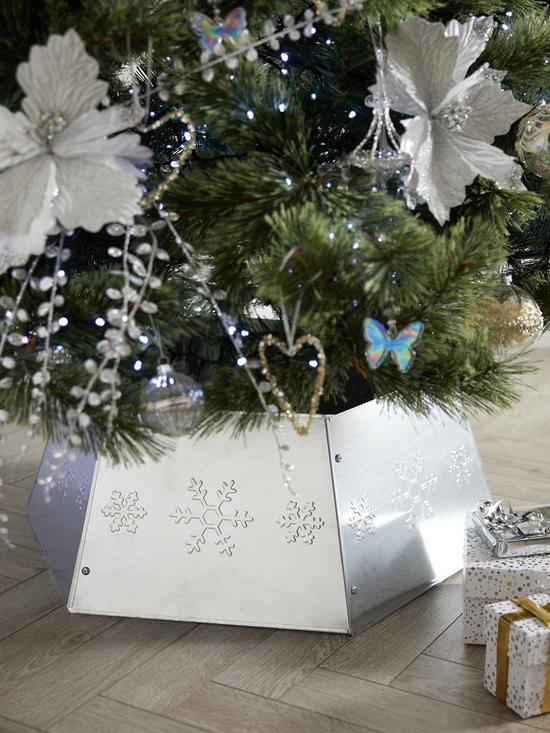 front image of festive-hexagon-shaped-metal-christmas-tree-collar