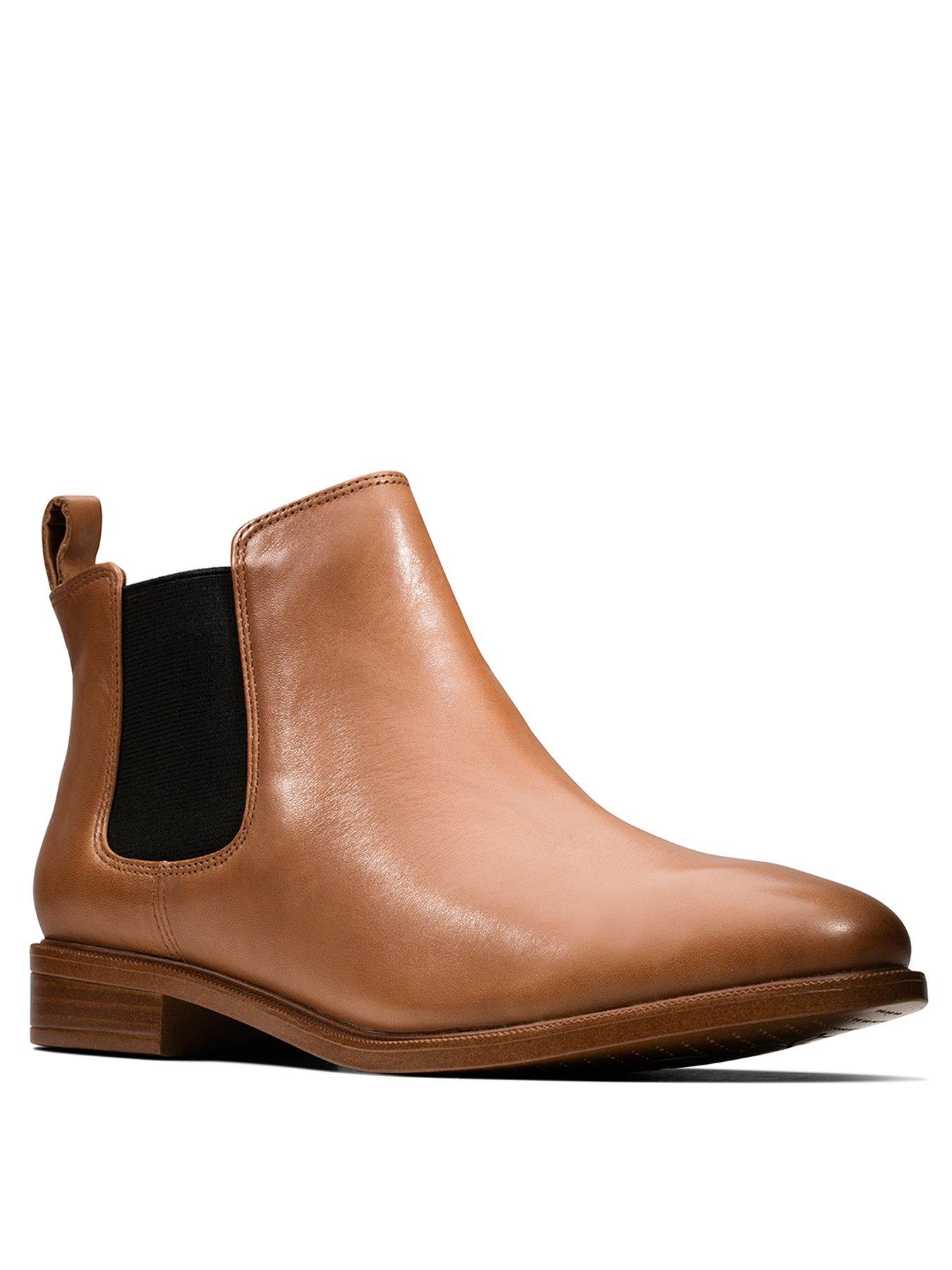clarks wide fit boots