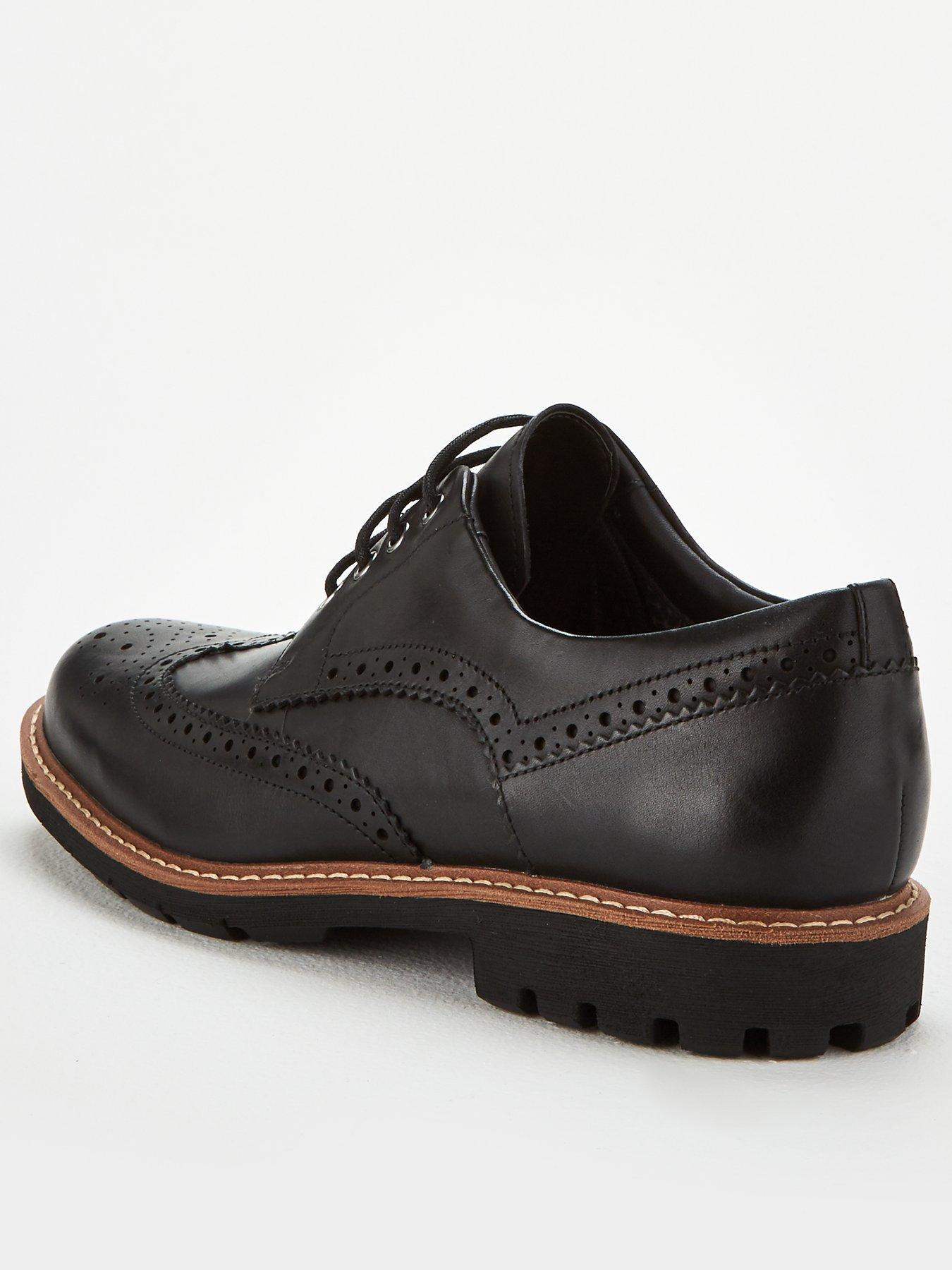 clarks batcombe wing black