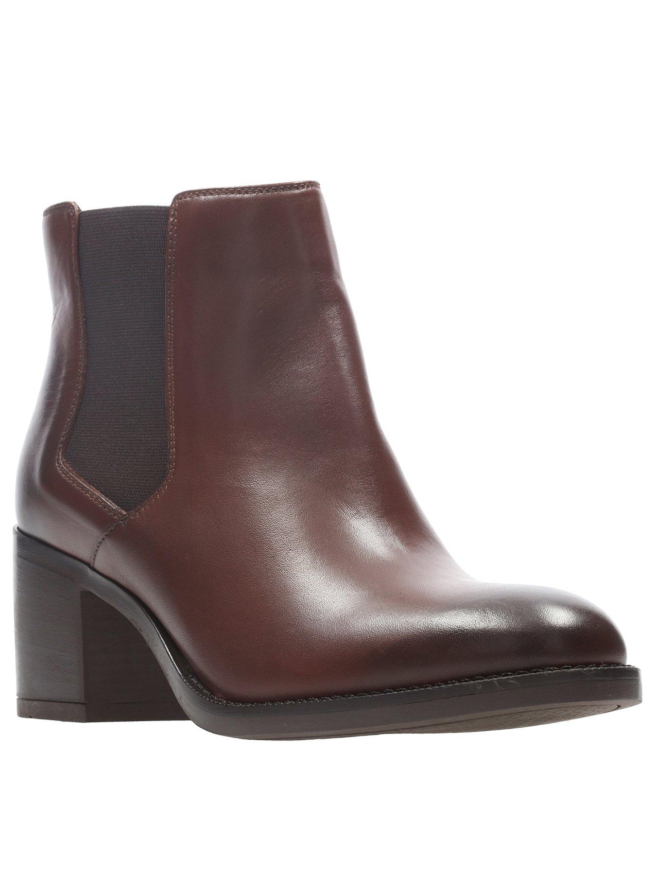 clarks ankle boots clearance
