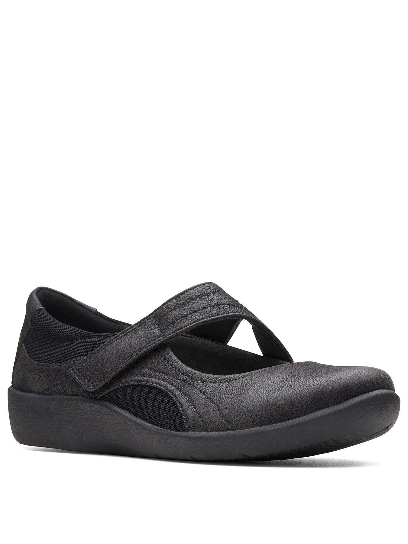 clarks wide fit black shoes