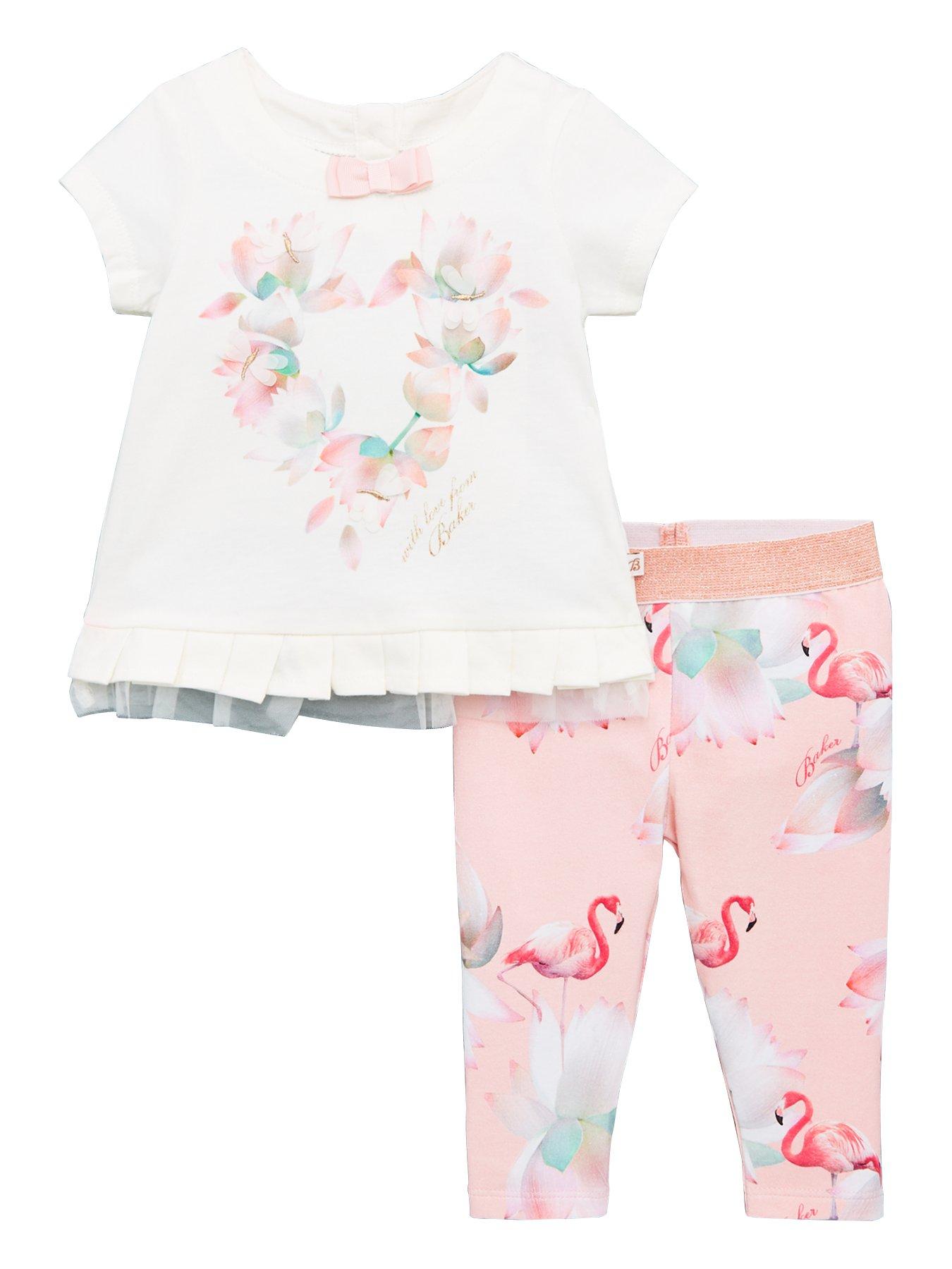light pink t shirt outfit