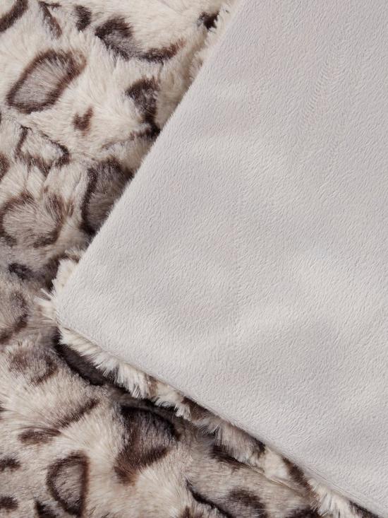 back image of cascade-home-leopard-luxury-textured-throw-grey