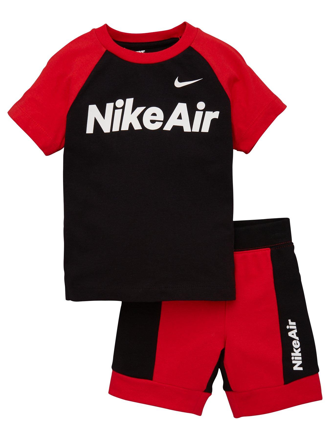 boys red nike shorts