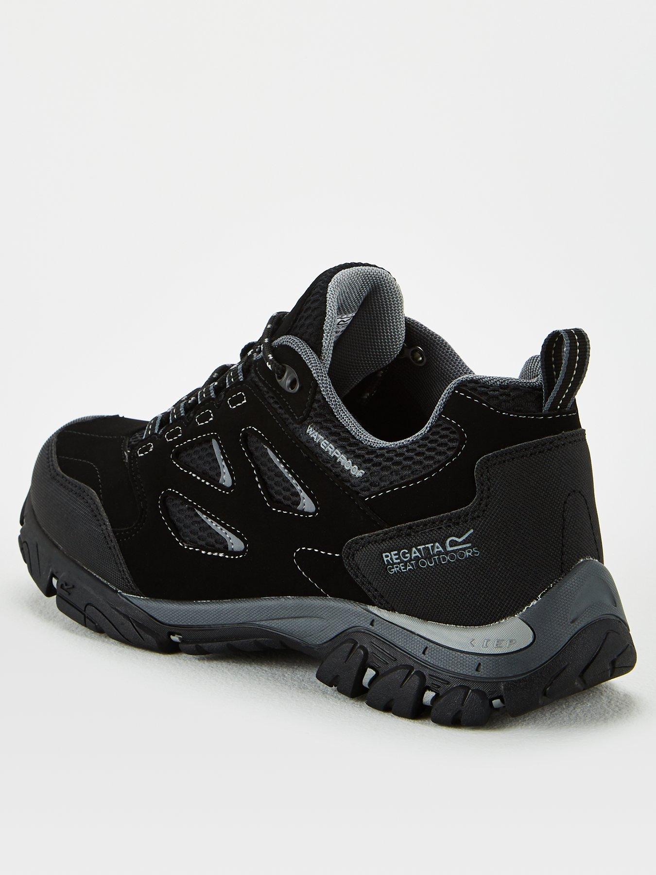  image of regatta-mens-holcombe-iep-low-walking-shoes-black