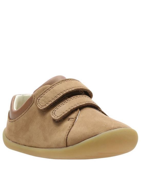 front image of clarks-roamer-craft-first-shoes-tan
