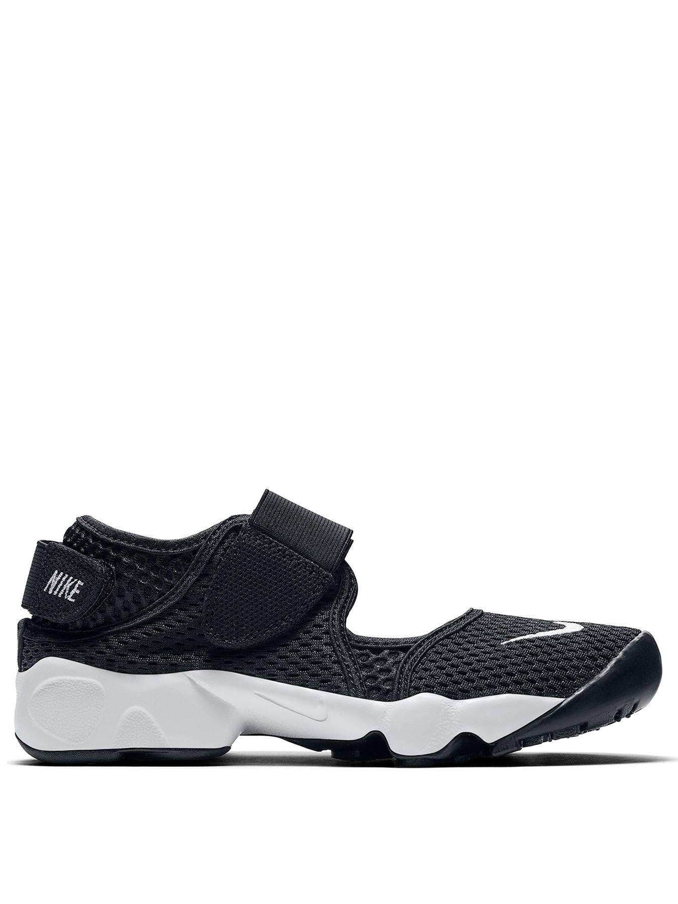 13.5 | Nike | Junior footwear (sizes 3 
