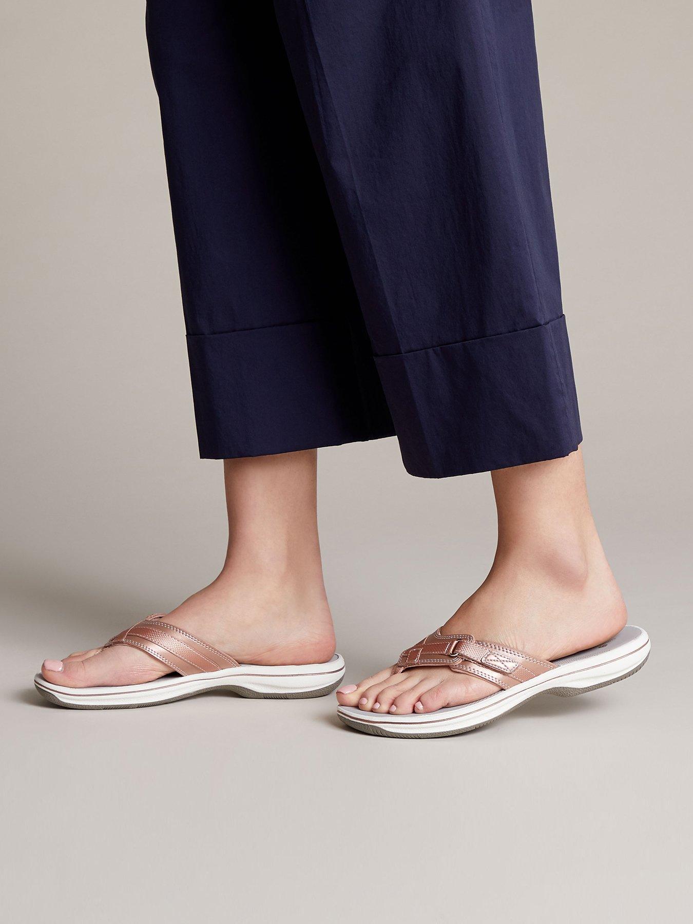 clarks rose gold flip flops