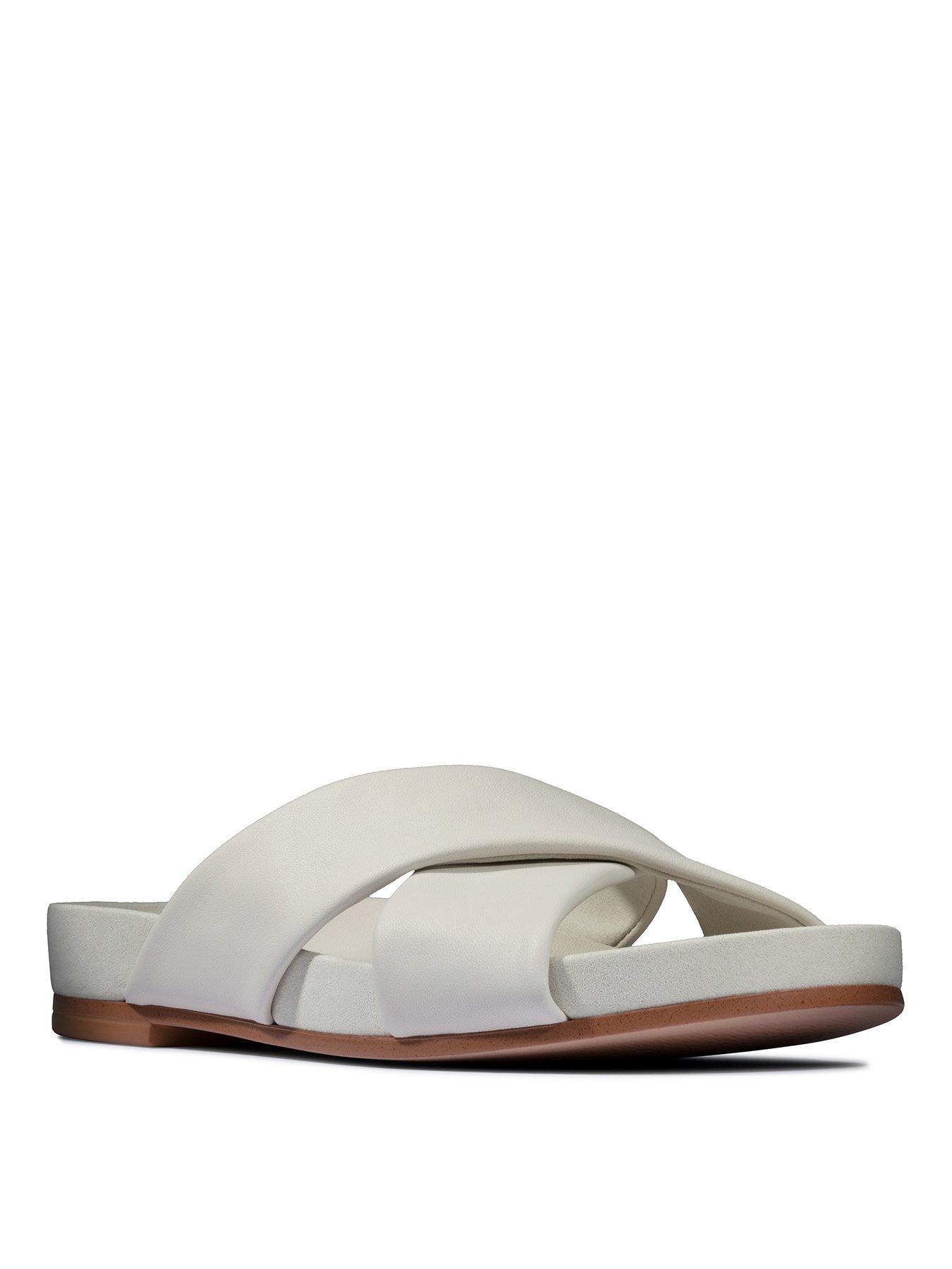 clarks spa leather flip flops