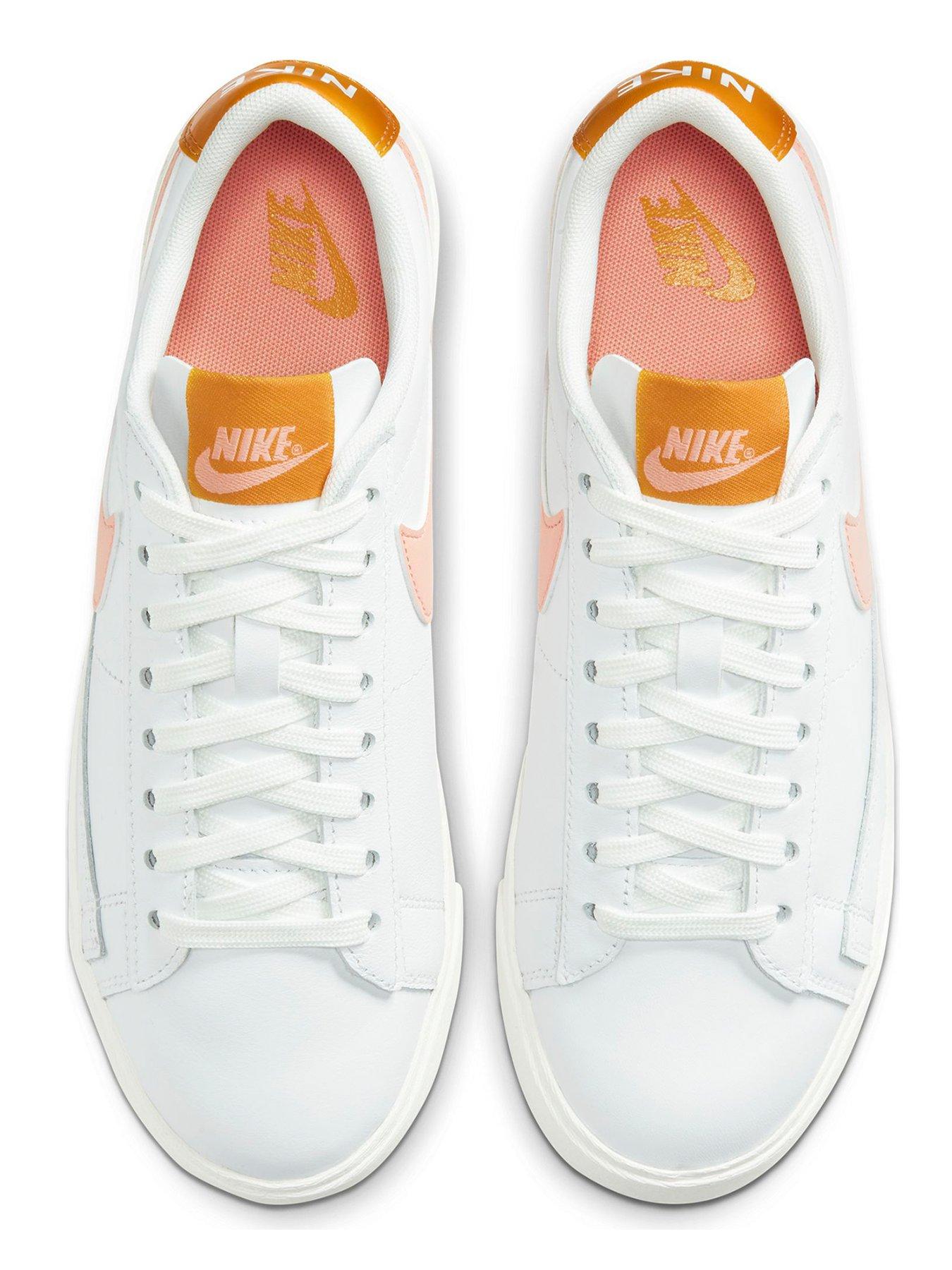 nike blazer low le pink