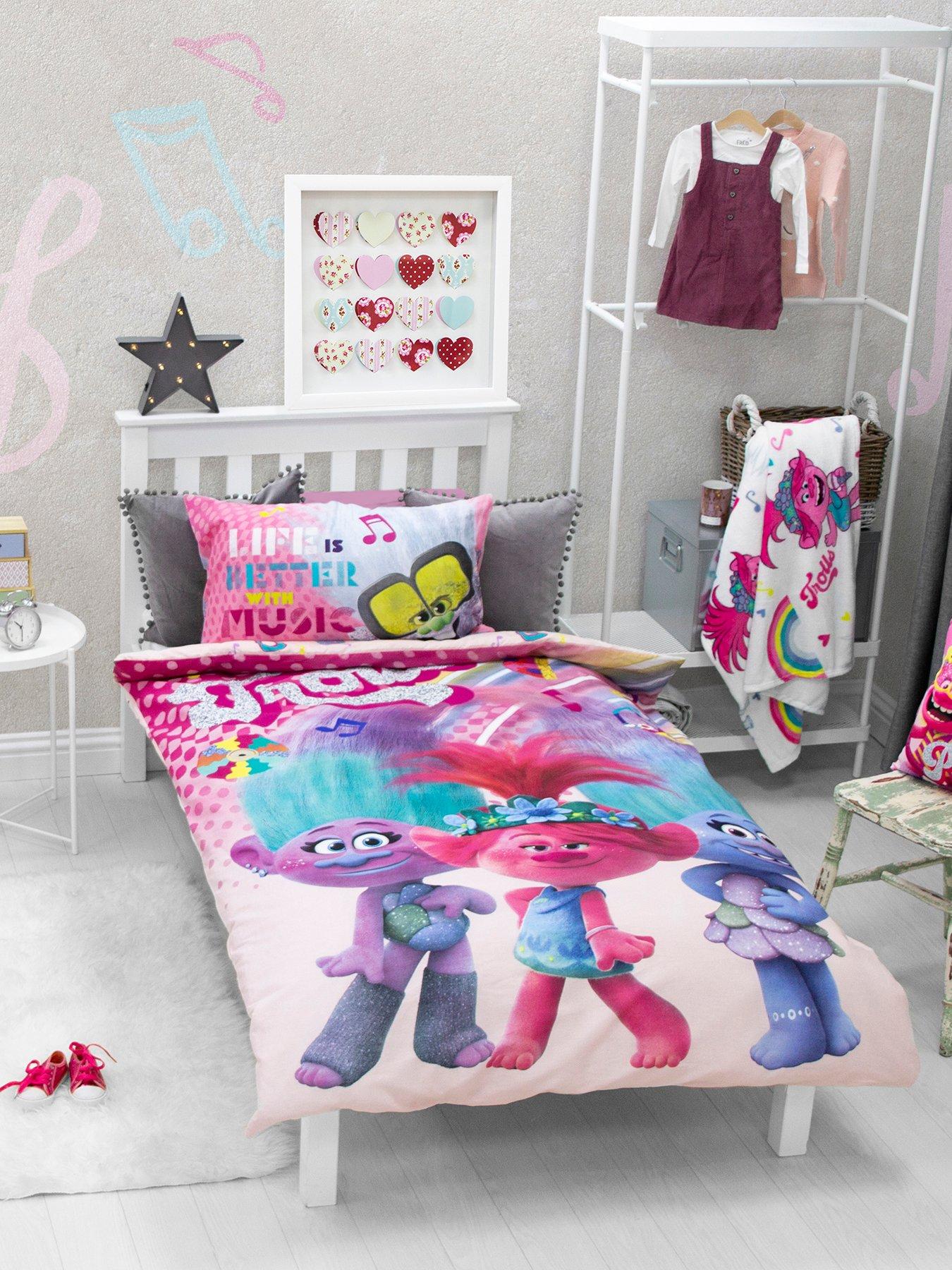 Perfect For Any Bedroom Pink /& Purple Concert Design Super Soft Blanket Trolls Official 2 Fleece Blanket Throw