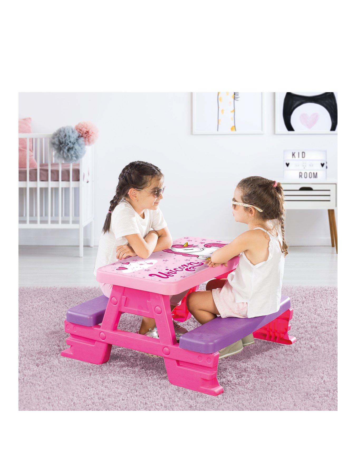 dolu table and chairs