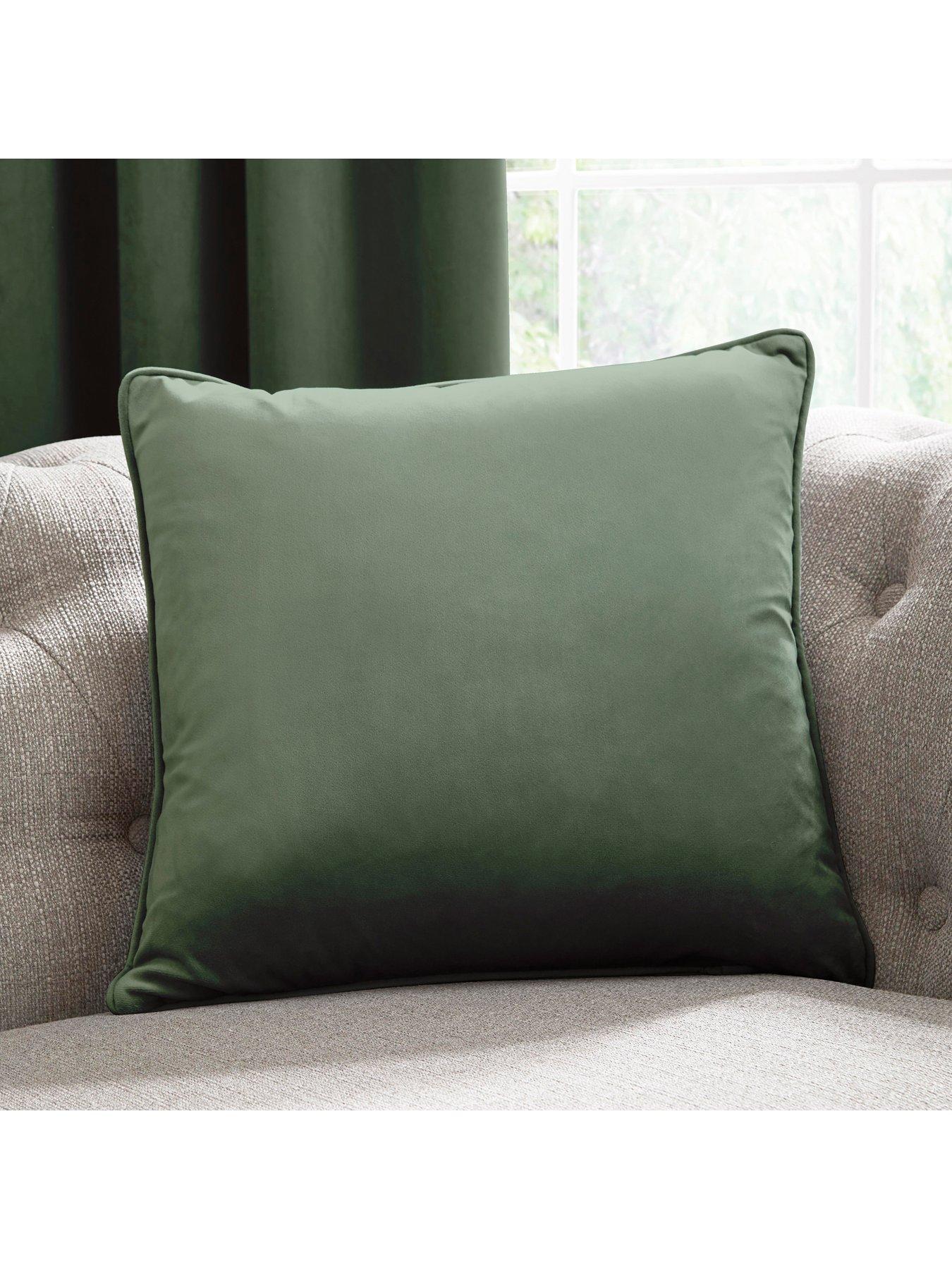 laurence-llewelyn-bowen-montrose-velvet-piped-cushion
