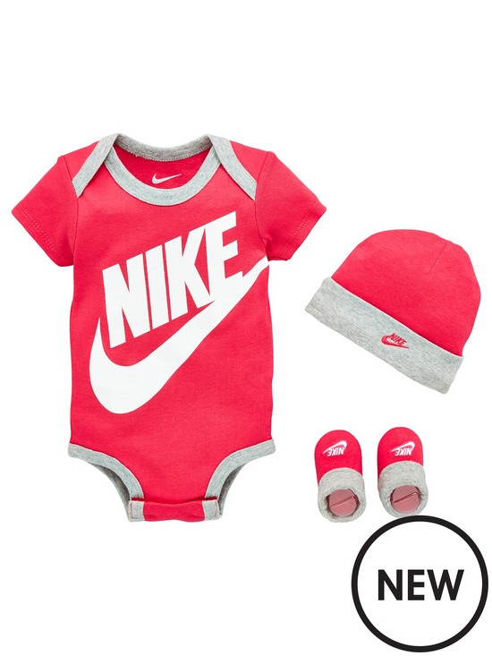 front image of nike-younger-babynbspfutura-logo-hatbodysuitbootie-3-piece-pink