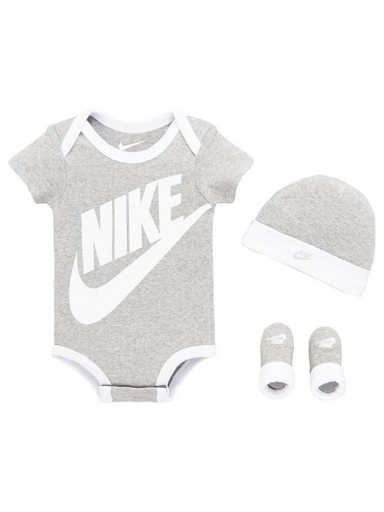 front image of nike-younger-baby-futura-logo-hatbodysuitbootie-3-piece-set-grey