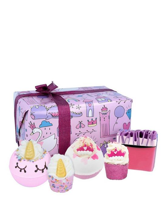 front image of bomb-cosmetics-unicorn-princess-bath-bomb-gift-set